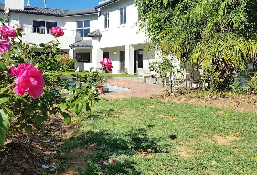 Quartet Hotel And Garden Suites