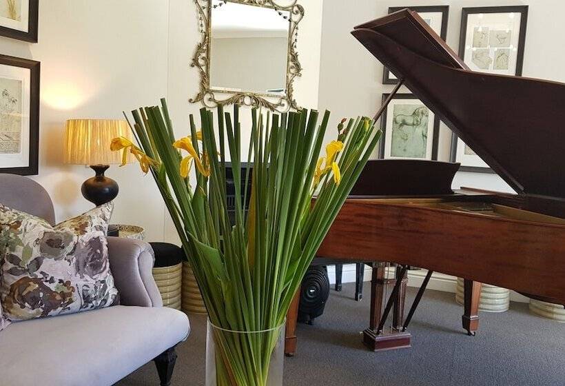 Quartet Hotel And Garden Suites