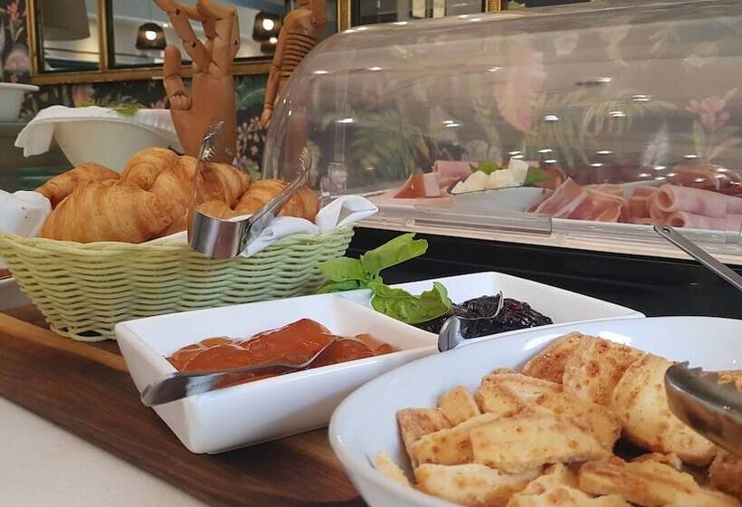 Quartet Hotel And Garden Suites