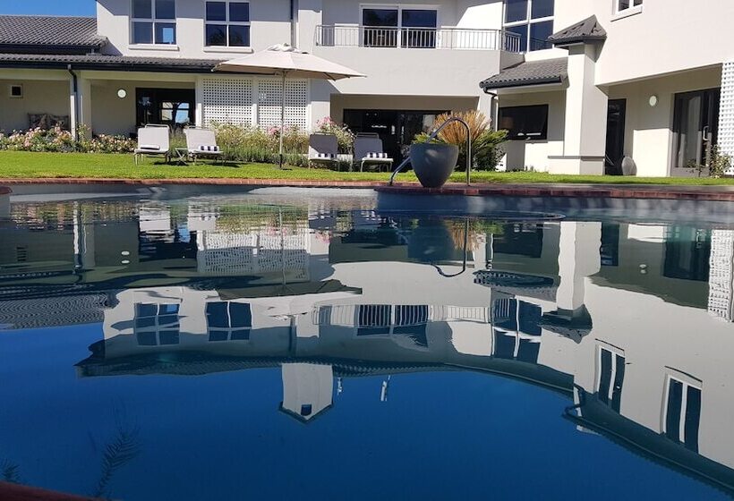 Quartet Hotel And Garden Suites