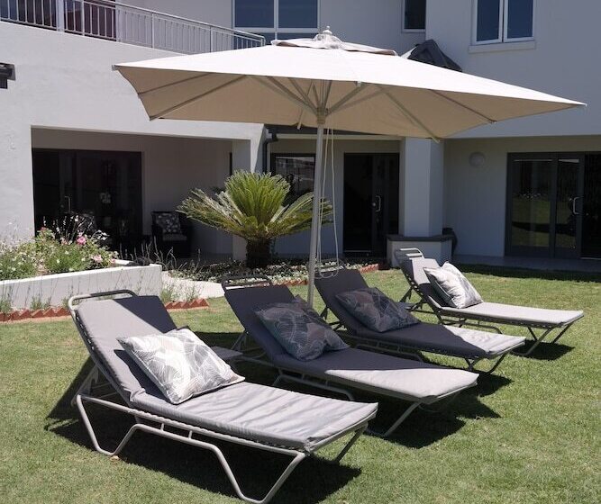 Quartet Hotel And Garden Suites