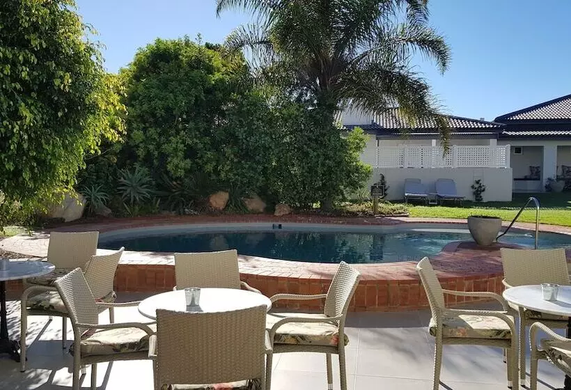 Quartet Hotel And Garden Suites