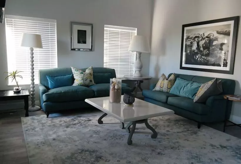 Quartet Hotel And Garden Suites