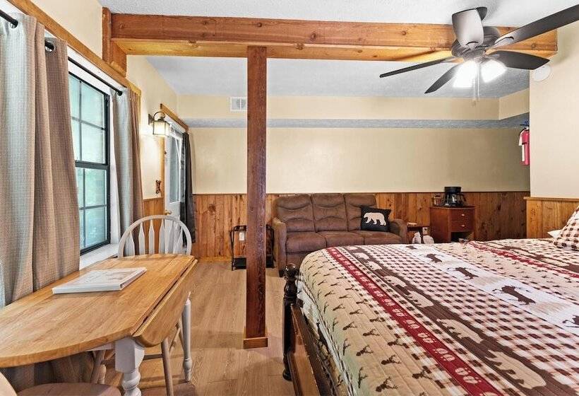 ユースホステル Cascades Inn