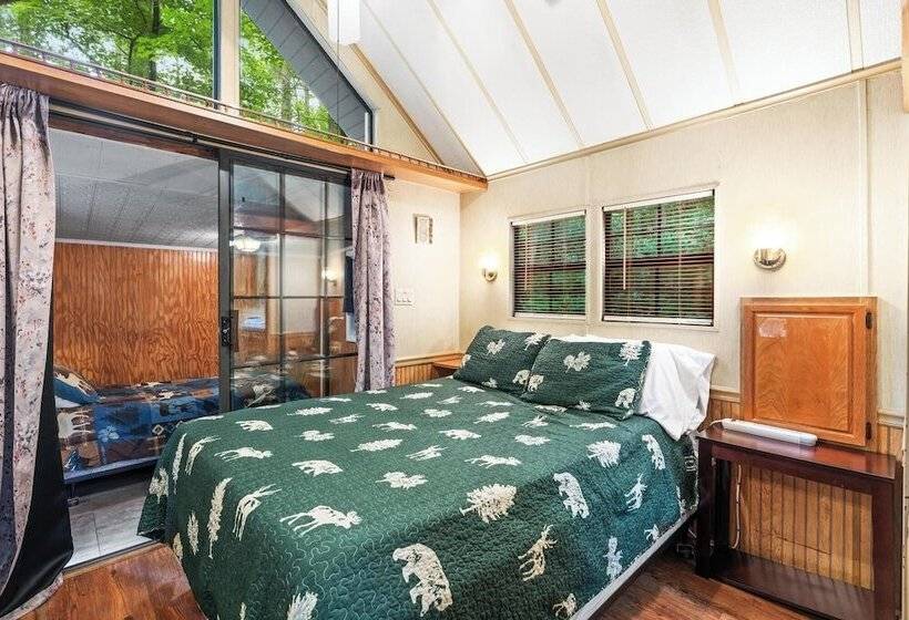 ユースホステル Cascades Inn