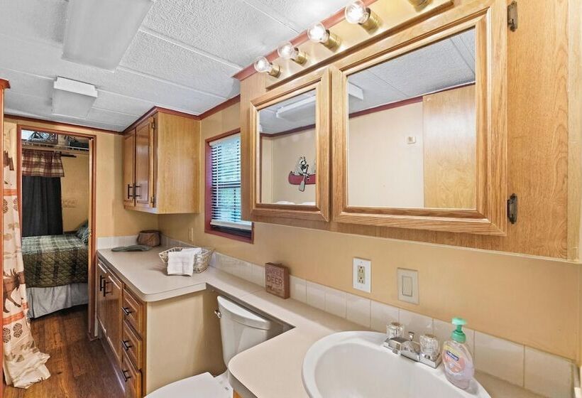 ユースホステル Cascades Inn