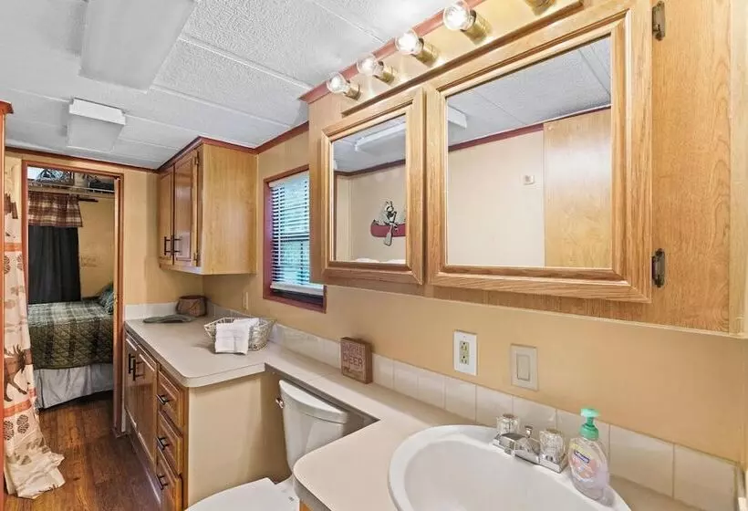 Retkeilymaja Cascades Inn