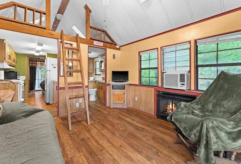 ユースホステル Cascades Inn