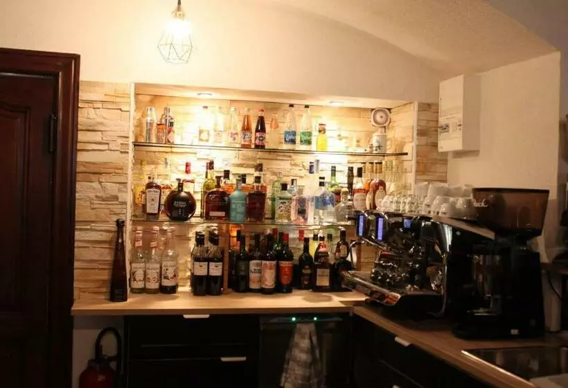 ホテル Hôtel Le Sarment