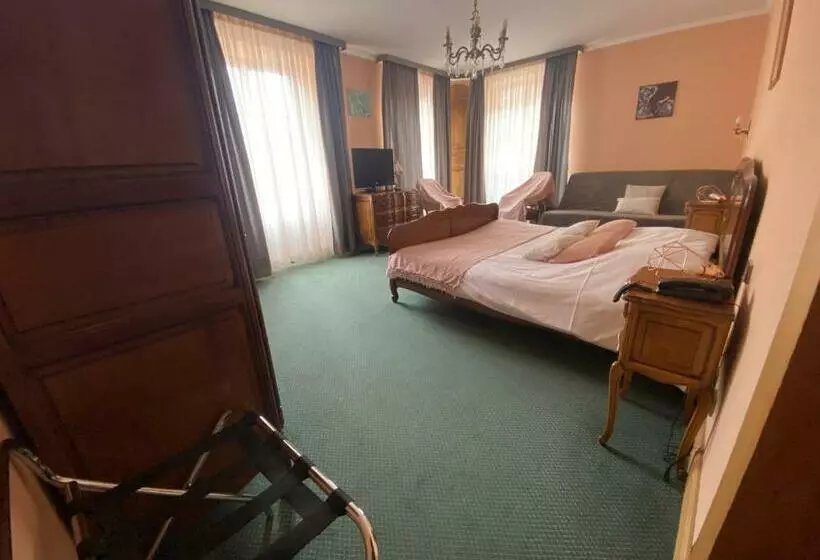 ホテル Hôtel Le Sarment