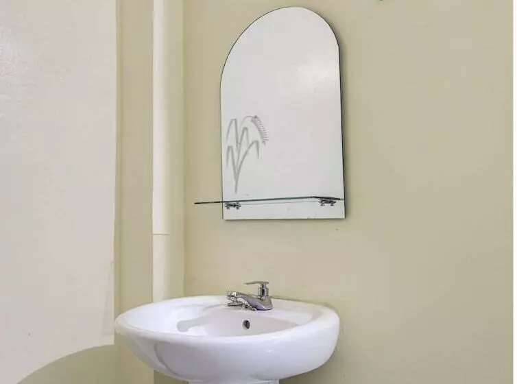 Reddoorz Syariah At Hotel Pandan Wangi Near Alun Alun Sidoarjo