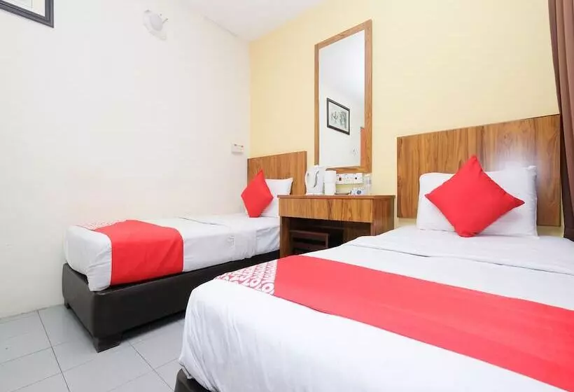 Hotelli Oyo 89877 Sun Triang