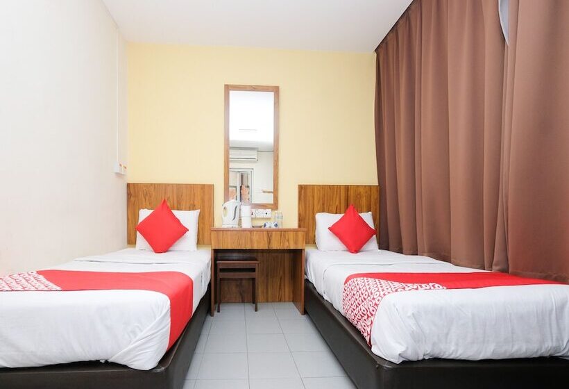 בית מלון כפרי Oyo 89877 Sun Triang