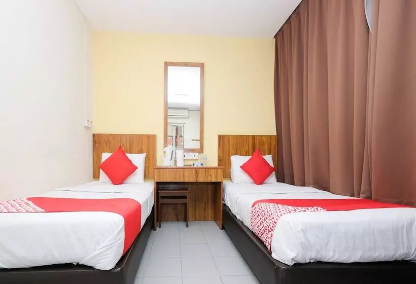 Hotelli Oyo 89877 Sun Triang