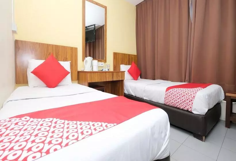 Hotelli Oyo 89877 Sun Triang