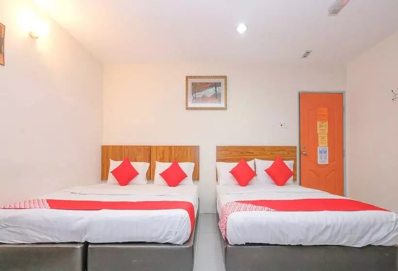 Hotelli Oyo 89877 Sun Triang