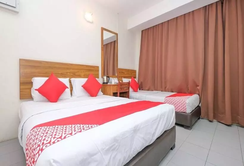 Hotelli Oyo 89877 Sun Triang