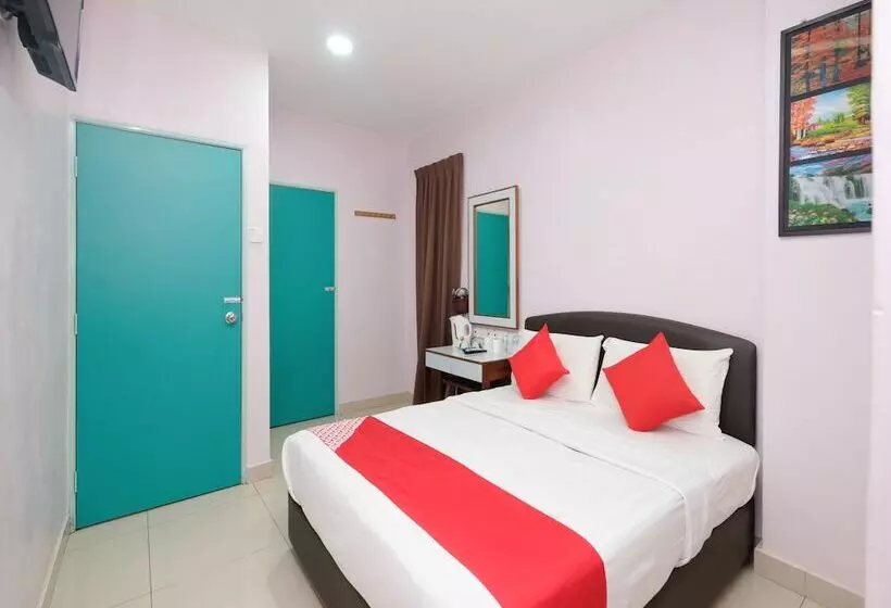 Hotelli Oyo 89877 Sun Triang