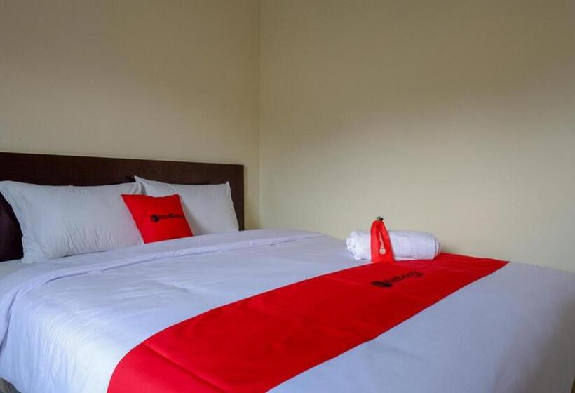 Pension Reddoorz Near Stadion 45 Karanganyar