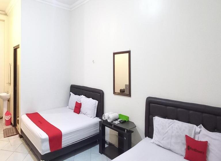 Reddoorz Syariah At Hotel Pandan Wangi Near Alun Alun Sidoarjo