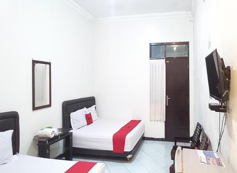 Reddoorz Syariah At Hotel Pandan Wangi Near Alun Alun Sidoarjo