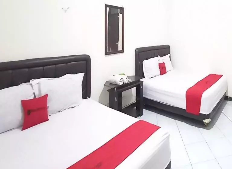 Reddoorz Syariah At Hotel Pandan Wangi Near Alun Alun Sidoarjo