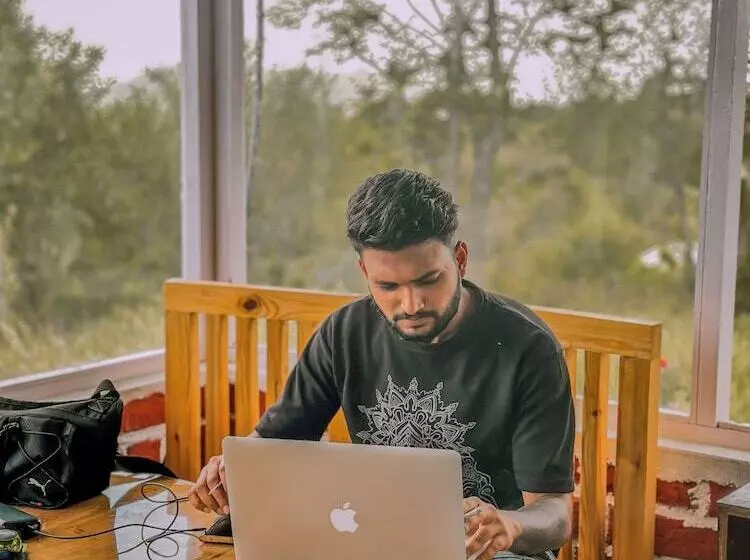 Retkeilymaja Hipostel Bir   Stay And Cafe