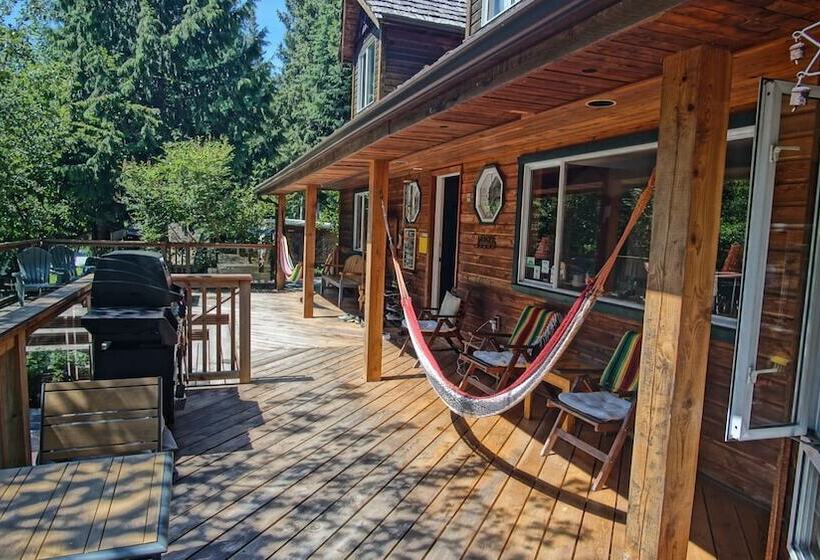 旅馆 Up The Creek Backpacker's Lodge