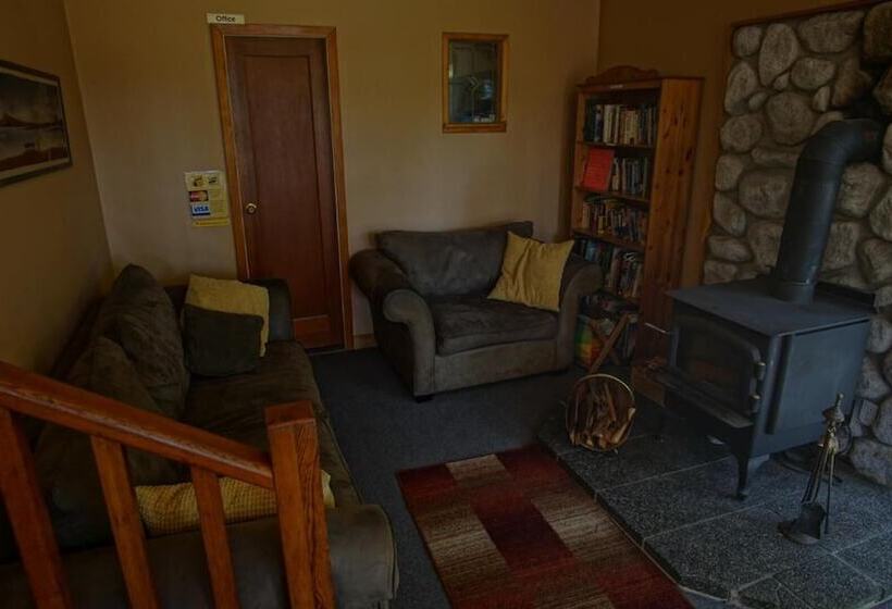 旅馆 Up The Creek Backpacker's Lodge