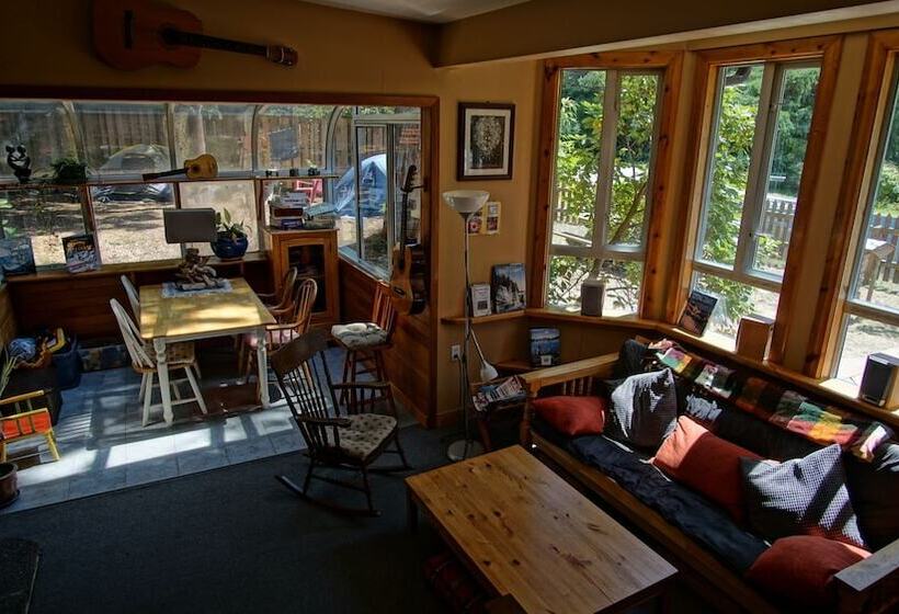 旅馆 Up The Creek Backpacker's Lodge