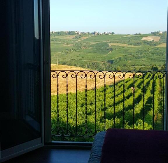 住宿加早餐  La Terrazza Sui Vigneti Rovescala