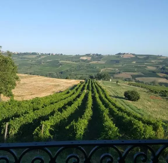 ベッドアンドブレックファースト La Terrazza Sui Vigneti Rovescala