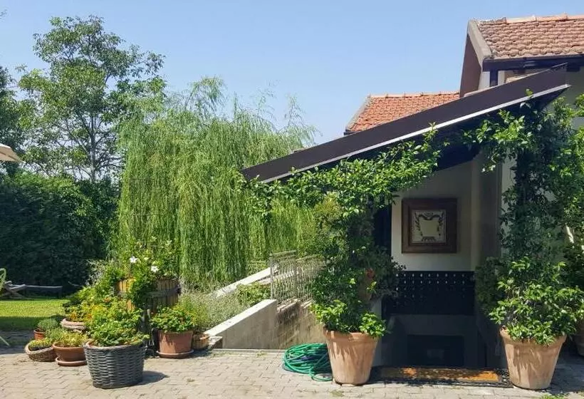 ベッドアンドブレックファースト La Terrazza Sui Vigneti Rovescala