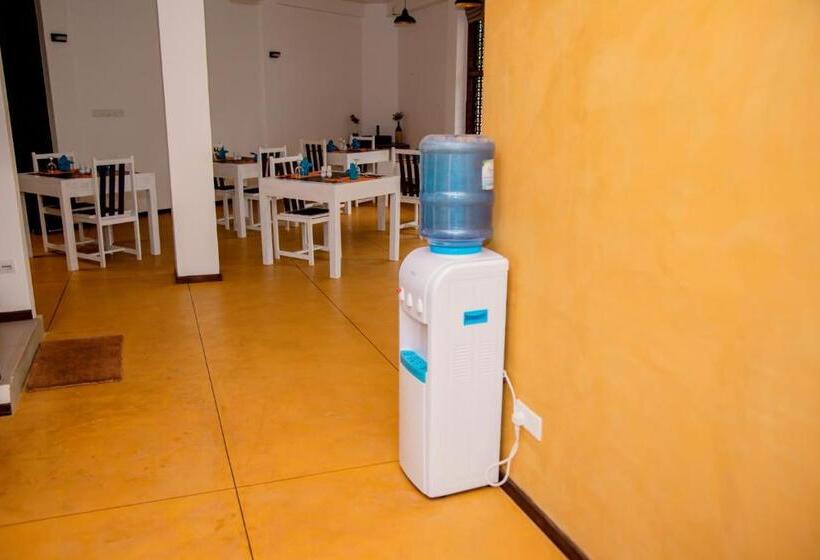 Hiriketiya Beach Hostels