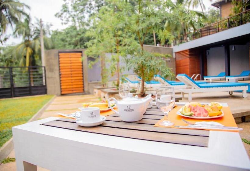 Hiriketiya Beach Hostels