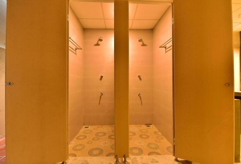 Hiriketiya Beach Hostels