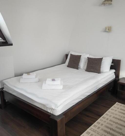 Пансион Hunnia   Huntanya