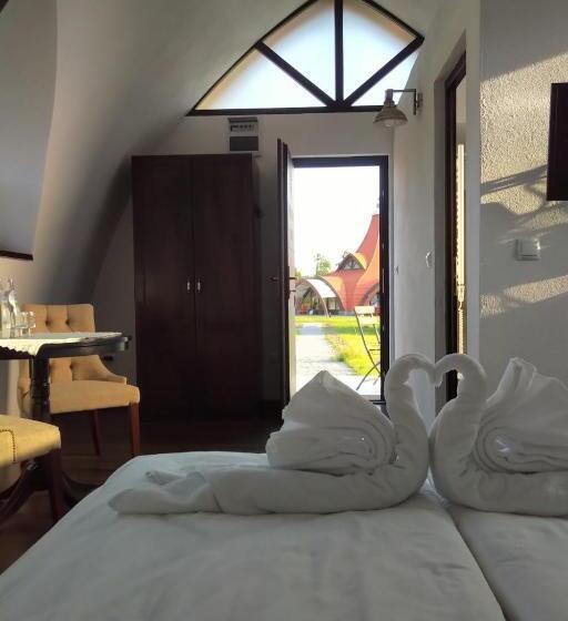 Пансион Hunnia   Huntanya