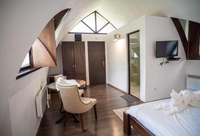 Пансион Hunnia   Huntanya