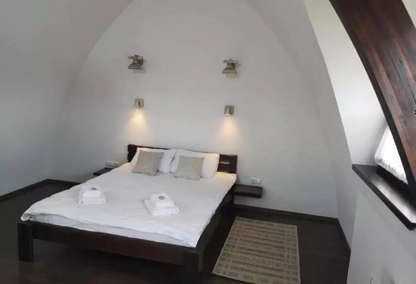 Majatalo Hunnia   Huntanya