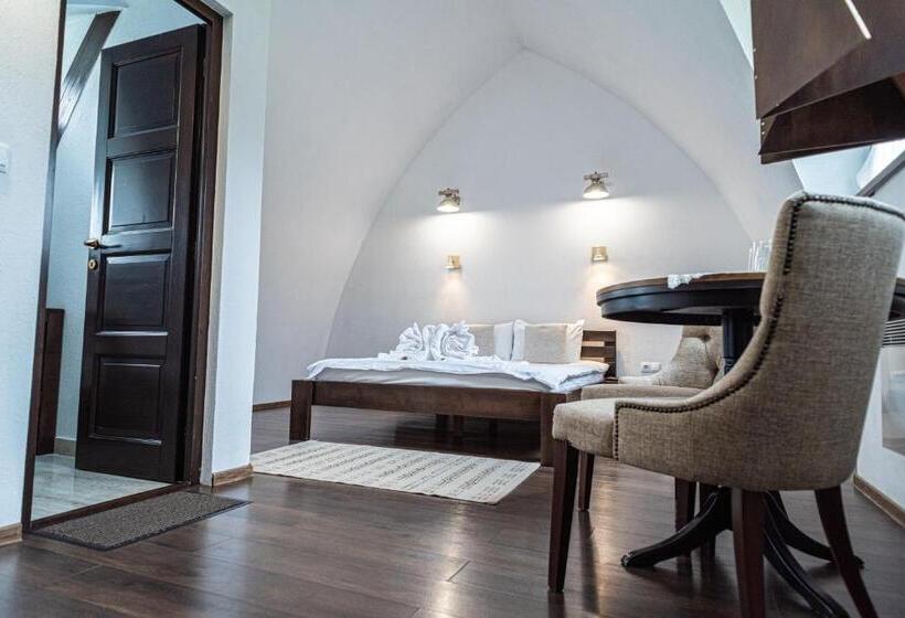 Пансион Hunnia   Huntanya