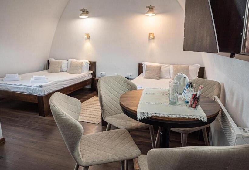 Пансион Hunnia   Huntanya