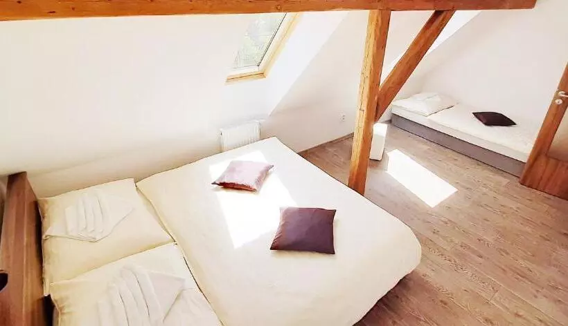 Majatalo Penzion Studánka, Klíny