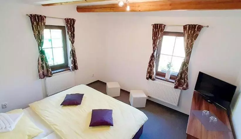 Majatalo Penzion Studánka, Klíny