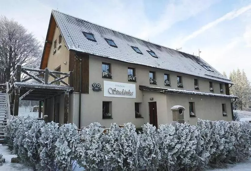 Majatalo Penzion Studánka, Klíny