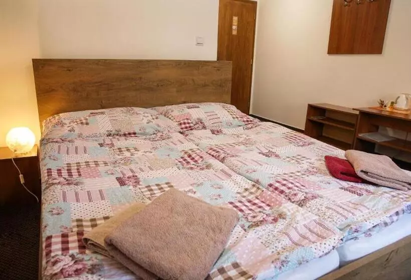 Majatalo Penzion Tyra