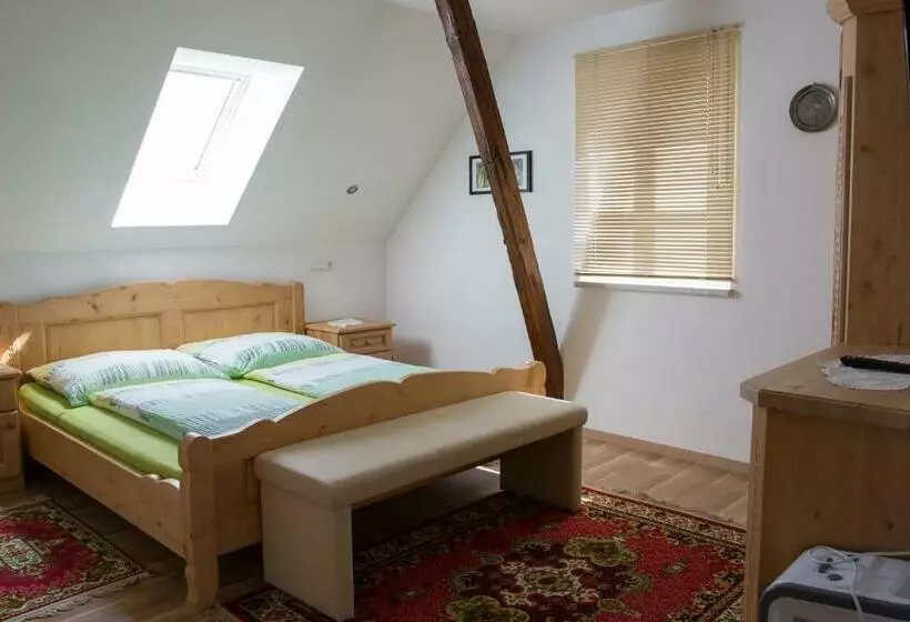 Retkeilymaja Buschenschank Ofnerpeter