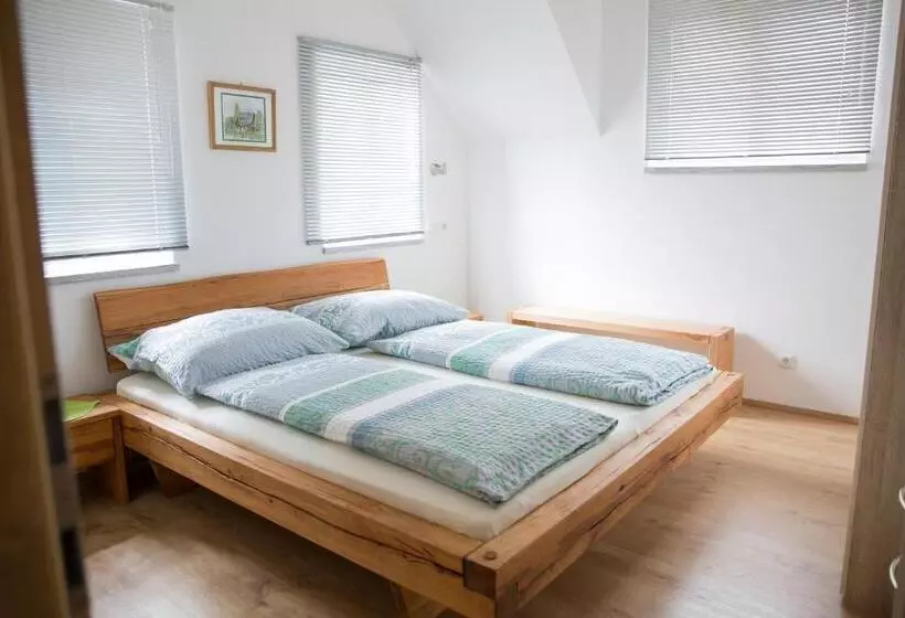 Retkeilymaja Buschenschank Ofnerpeter