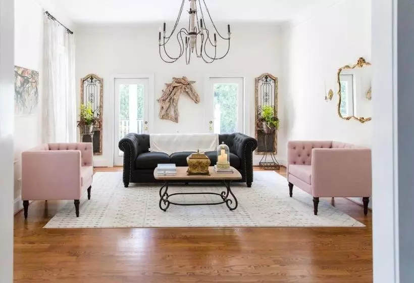 Ava House Bed & Breakfast