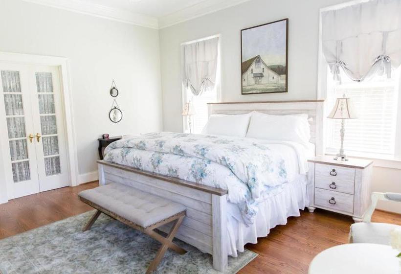 Ava House Bed & Breakfast